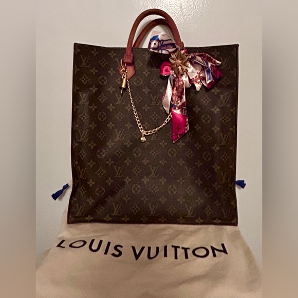 Louis Vuitton Handbags - Louis Vuitton Sac Plat tote bag, a classic and versatile "flat bag" design.
